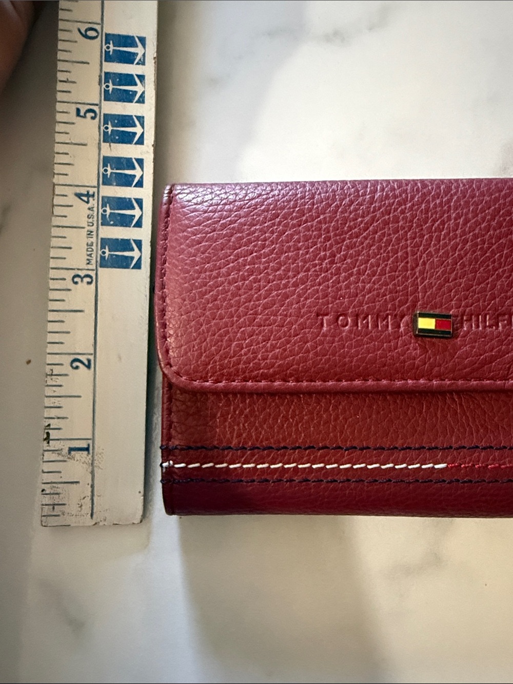 Tommy Hilfiger Burgundy Pebbled Leather Trifold Card Holder - Picture 8 of 8